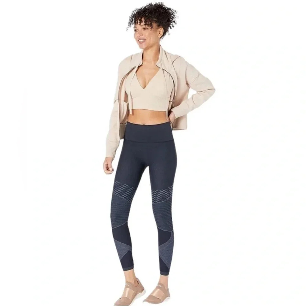 Spanx Moto Leggings Indigo Sky Blue
Seamless women's Look at me Now Medium
